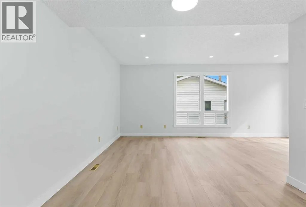 24 Castlebrook Rise NE