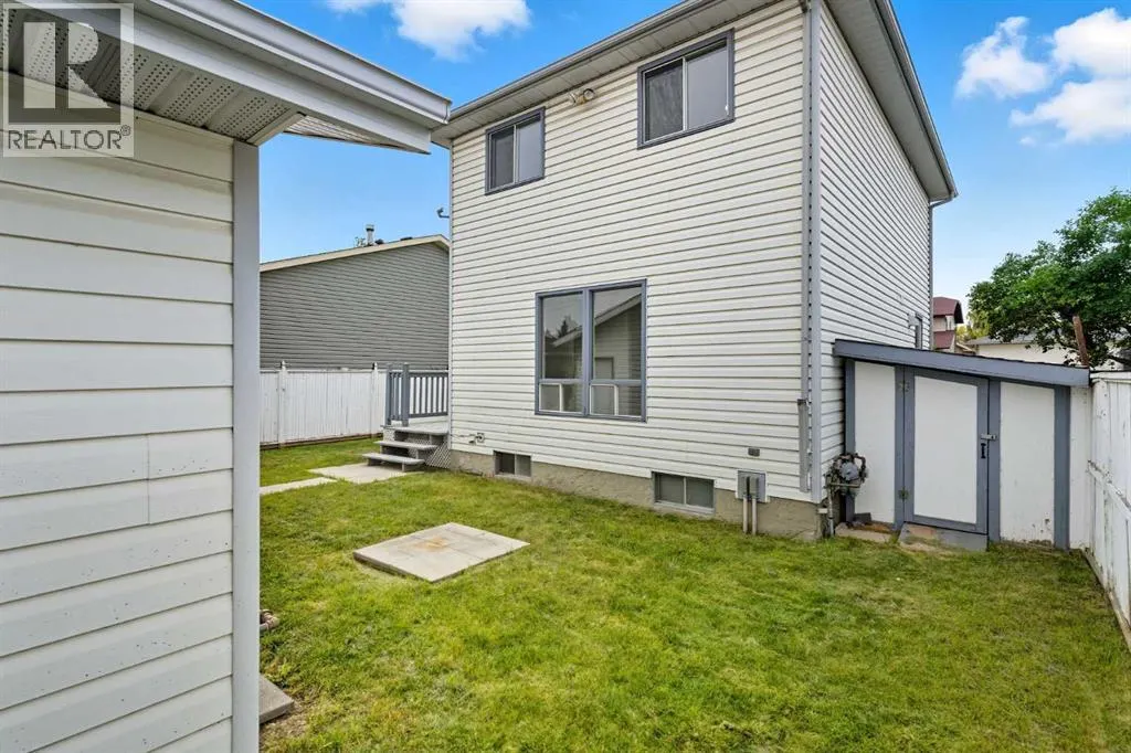 24 Castlebrook Rise NE