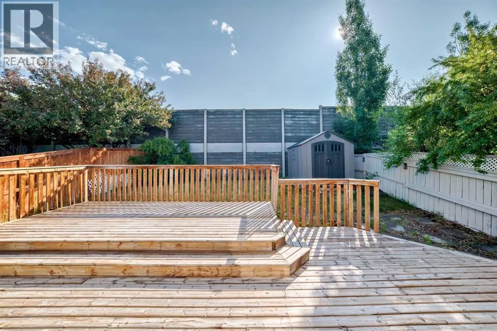 96 Douglas Ridge Close SE