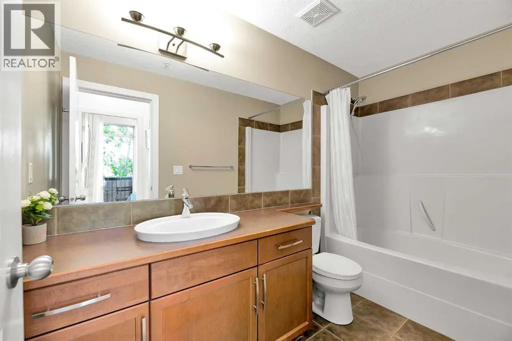 220, 15304 Bannister Road SE