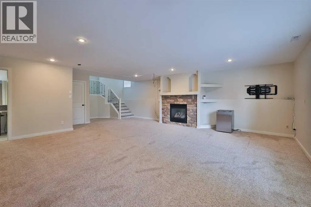 74 Rivermont Crescent W