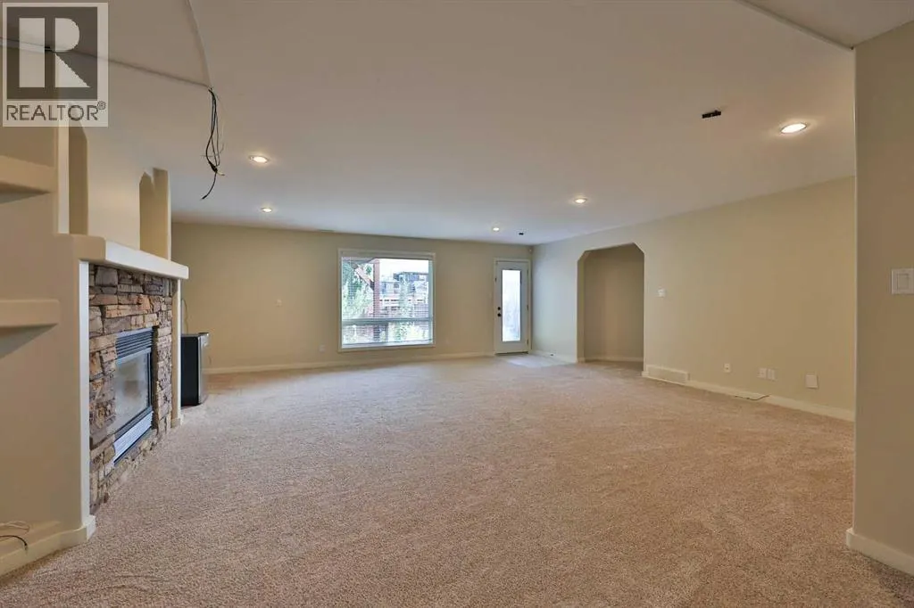 74 Rivermont Crescent W
