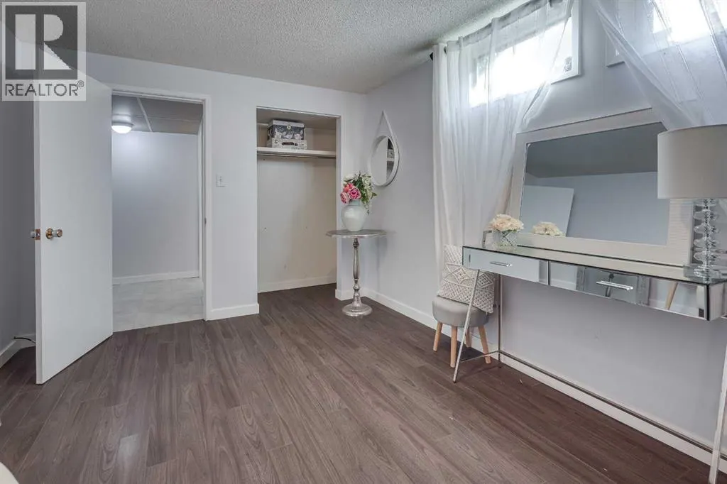 6 Standish Close