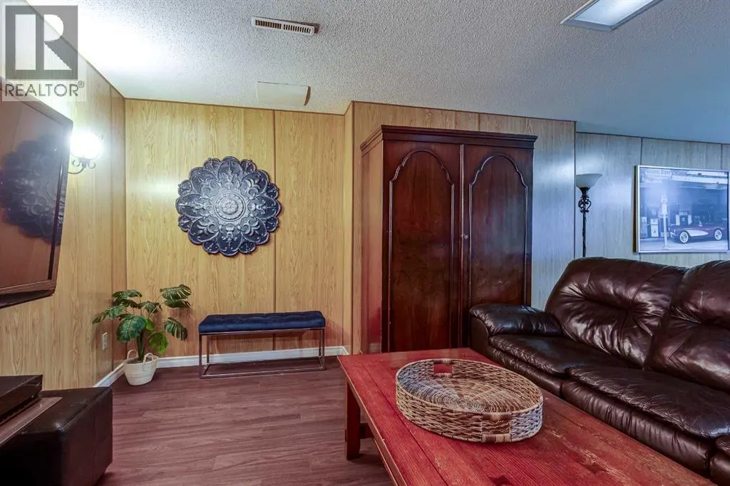 6 Standish Close