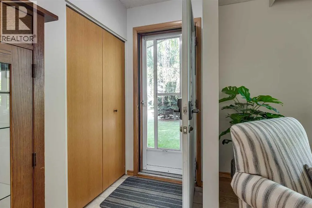 6 Standish Close