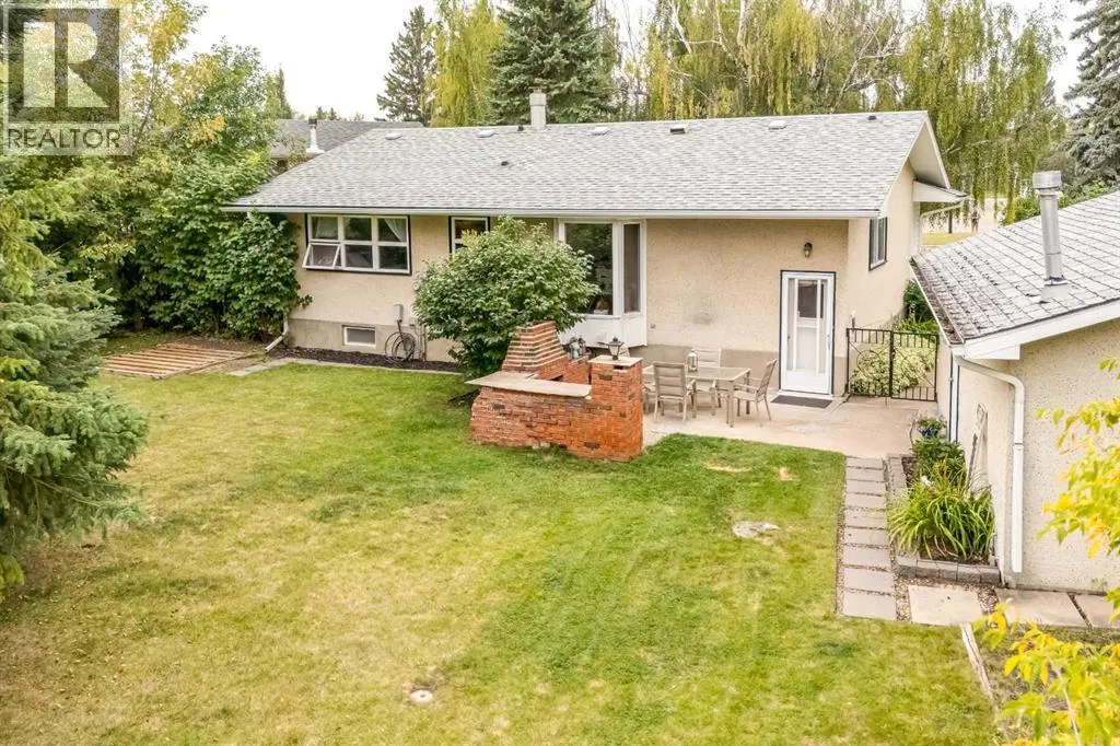 6 Standish Close