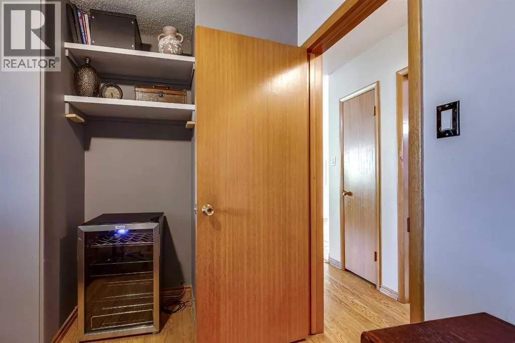 6 Standish Close