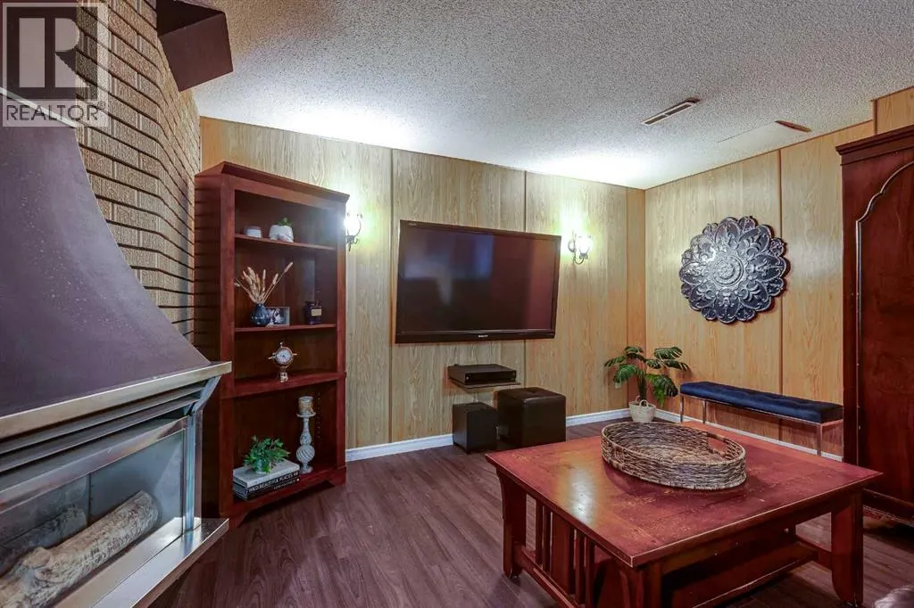 6 Standish Close