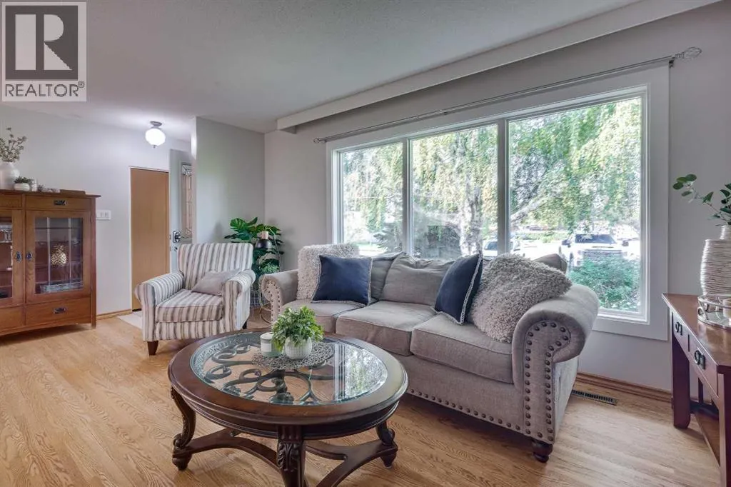 6 Standish Close
