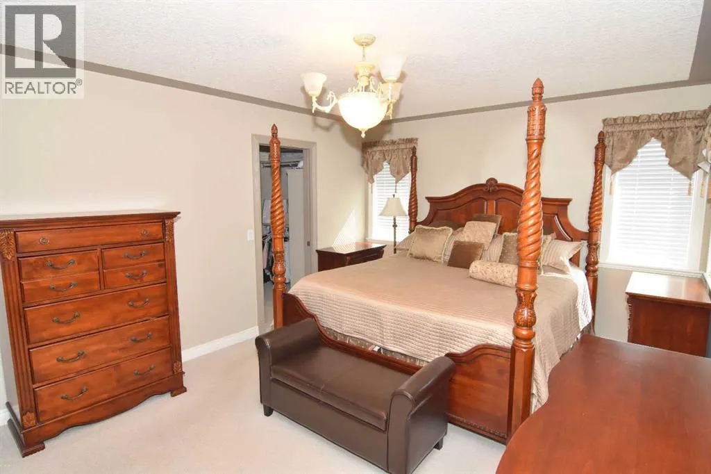 148 Scenic View Close NW
