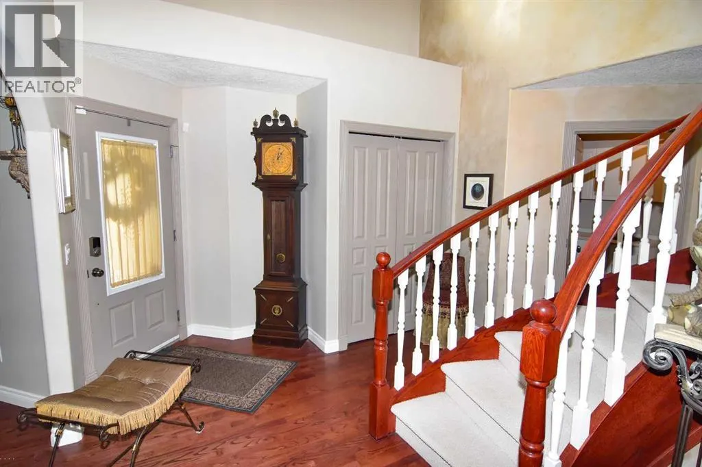 148 Scenic View Close NW