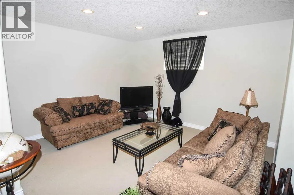 148 Scenic View Close NW