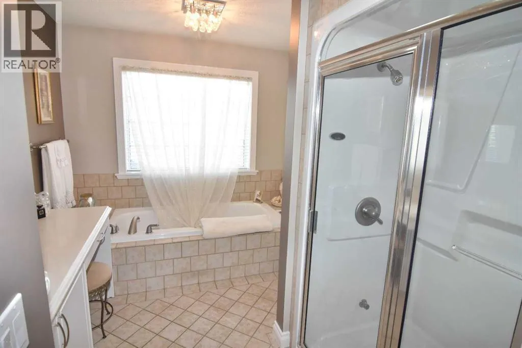 148 Scenic View Close NW