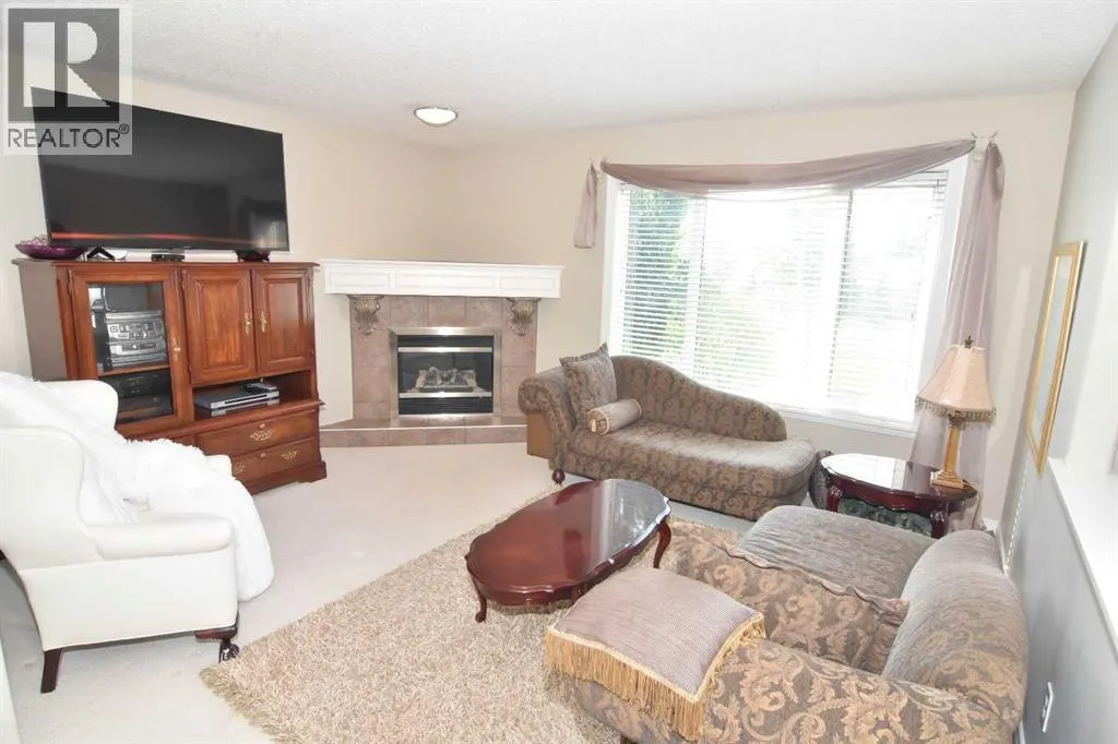 148 Scenic View Close NW