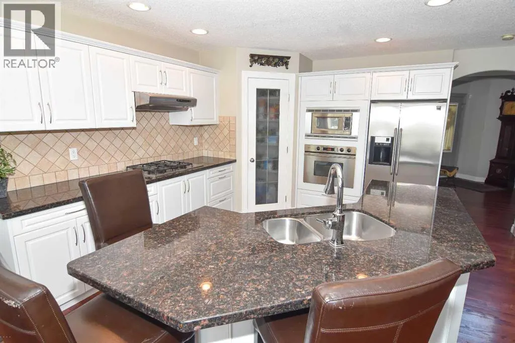 148 Scenic View Close NW