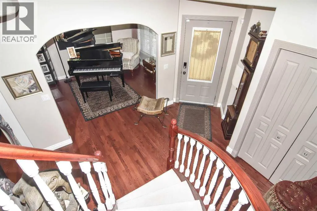 148 Scenic View Close NW