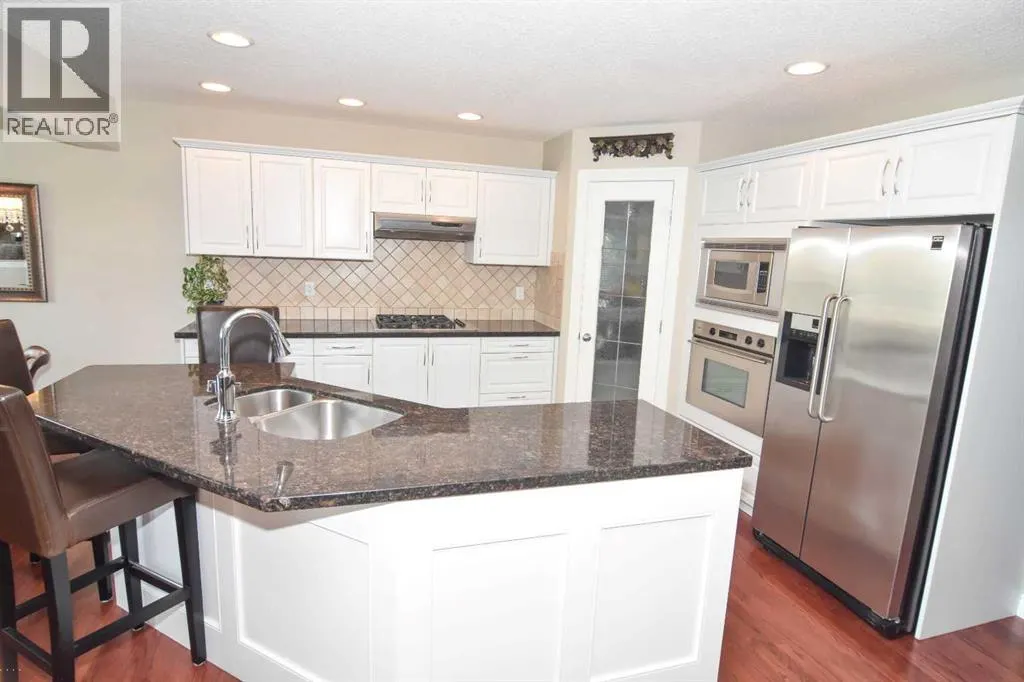 148 Scenic View Close NW