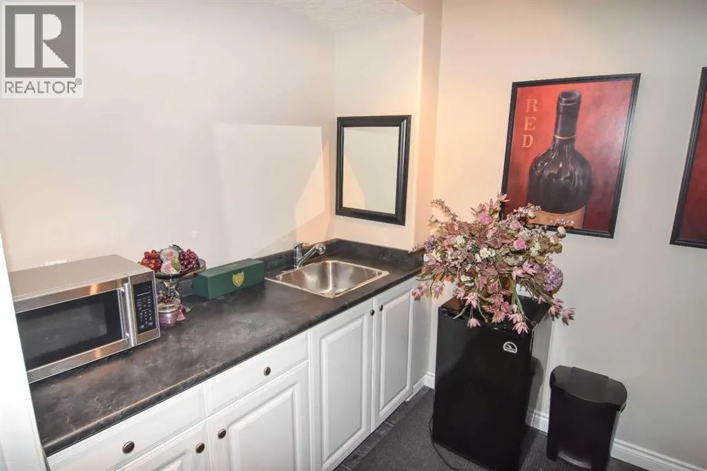 148 Scenic View Close NW