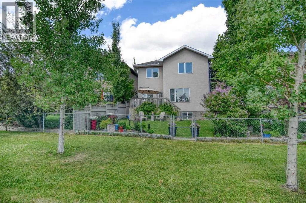 148 Scenic View Close NW