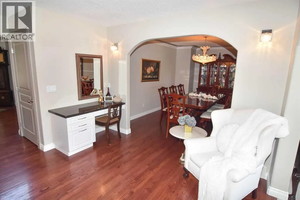 148 Scenic View Close NW
