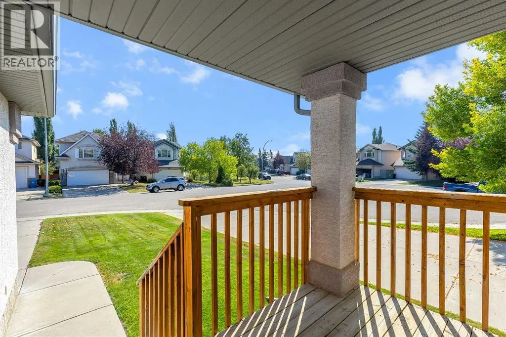 162 Harvest Grove Close NE