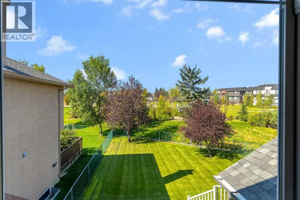 162 Harvest Grove Close NE