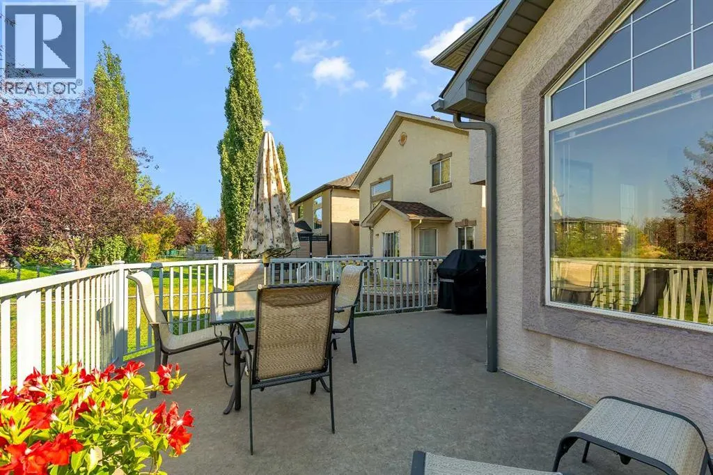 162 Harvest Grove Close NE