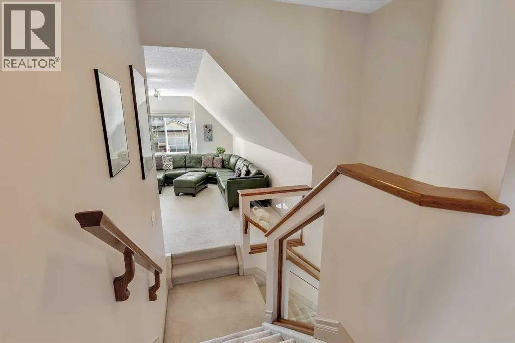162 Harvest Grove Close NE
