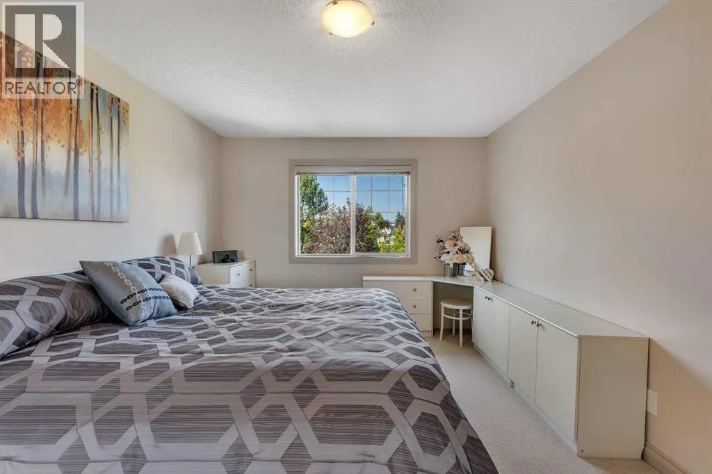 162 Harvest Grove Close NE