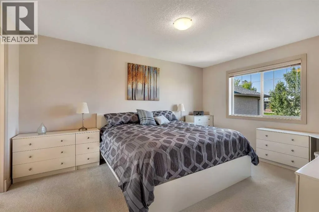 162 Harvest Grove Close NE