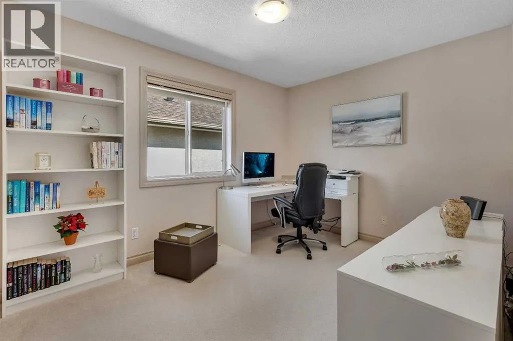 162 Harvest Grove Close NE