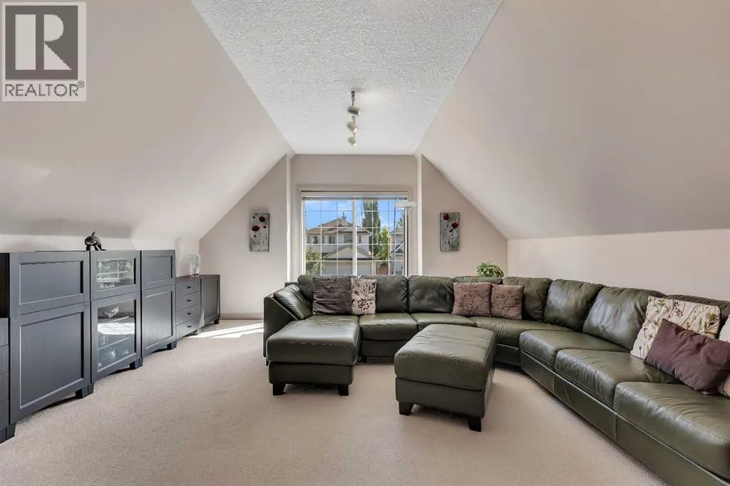 162 Harvest Grove Close NE