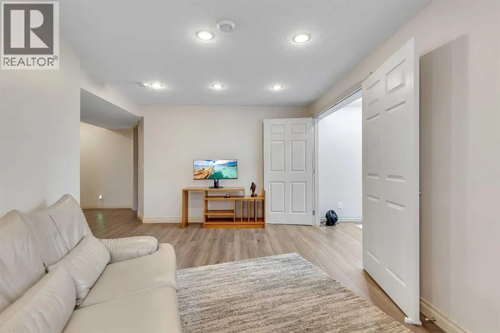 162 Harvest Grove Close NE