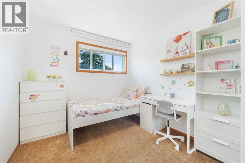 15 Deer Bay SE