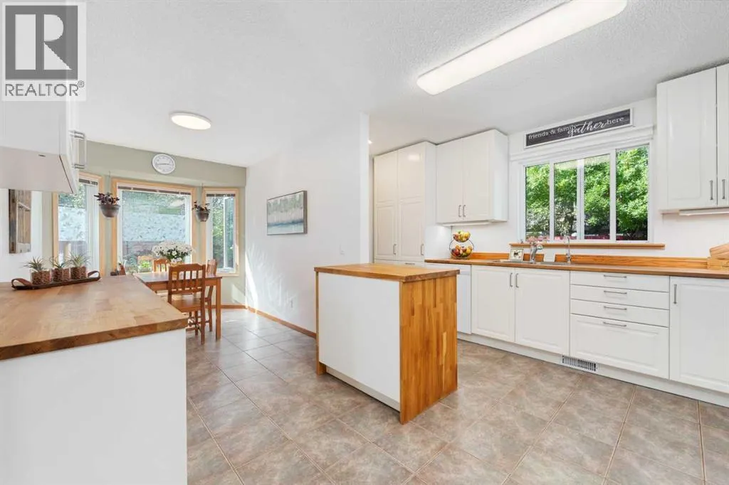 15 Deer Bay SE