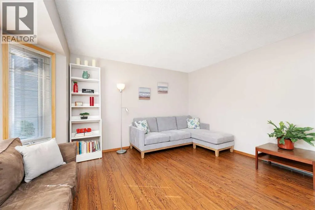 15 Deer Bay SE