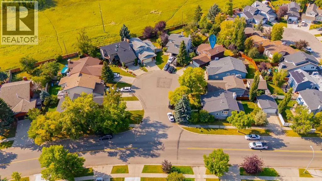 15 Deer Bay SE