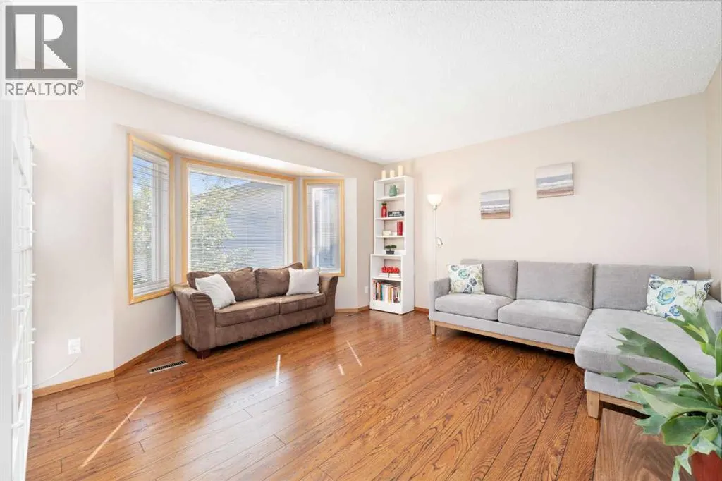 15 Deer Bay SE