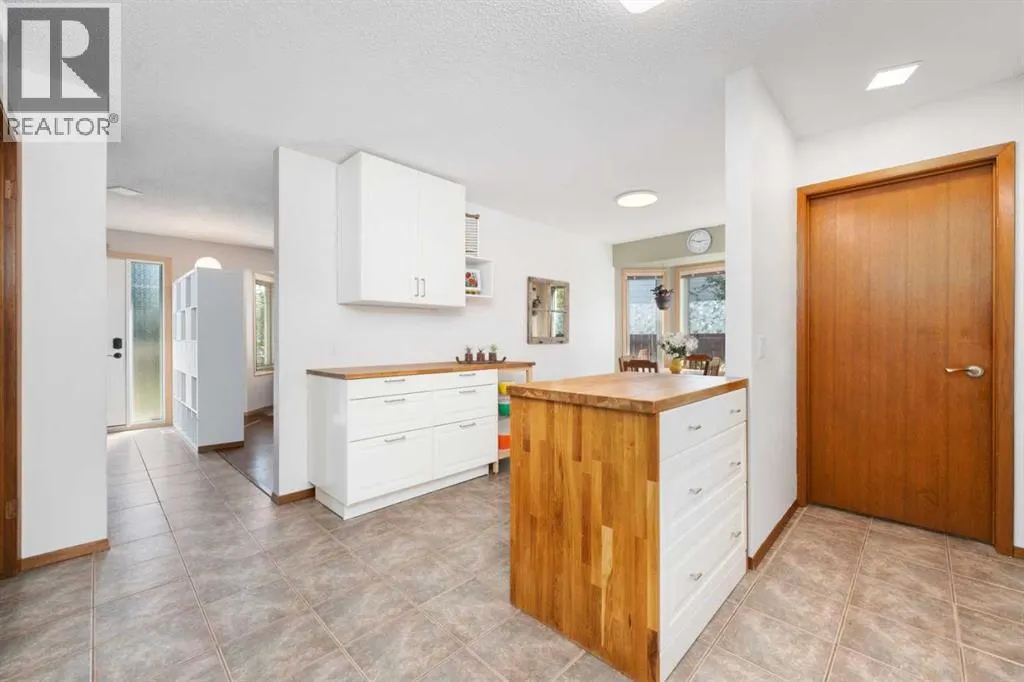 15 Deer Bay SE