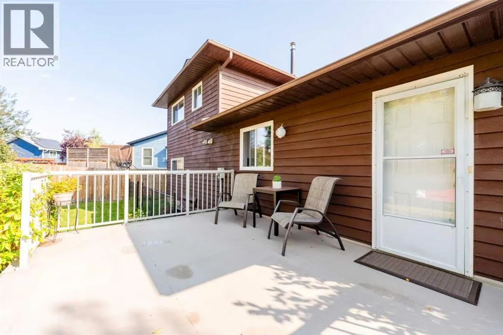 15 Deer Bay SE