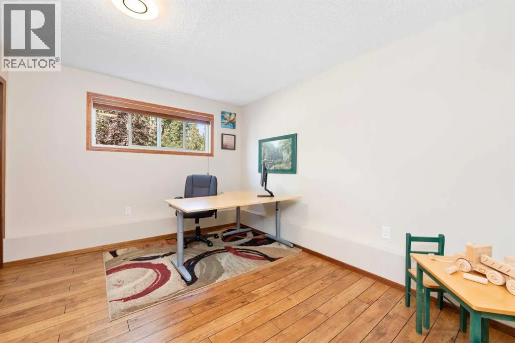 15 Deer Bay SE