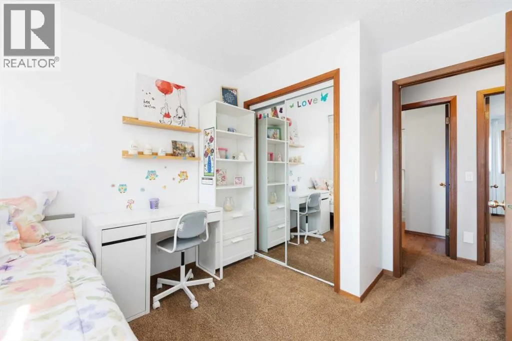 15 Deer Bay SE