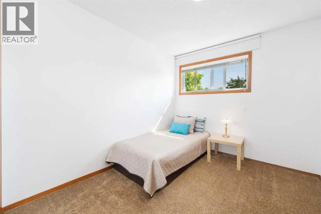15 Deer Bay SE