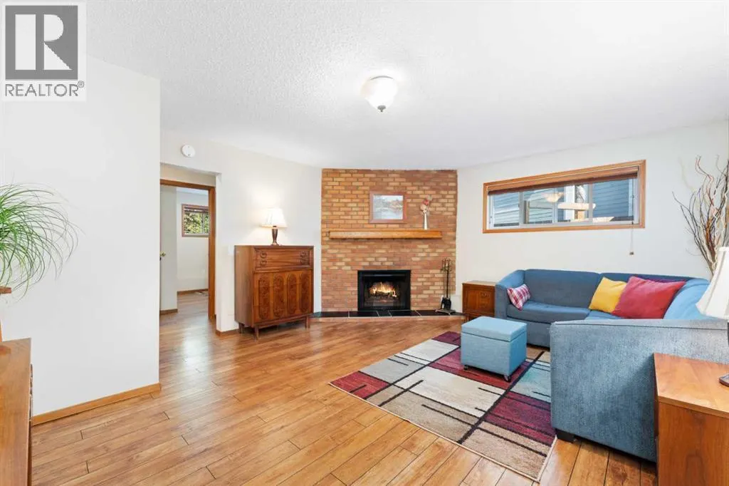 15 Deer Bay SE