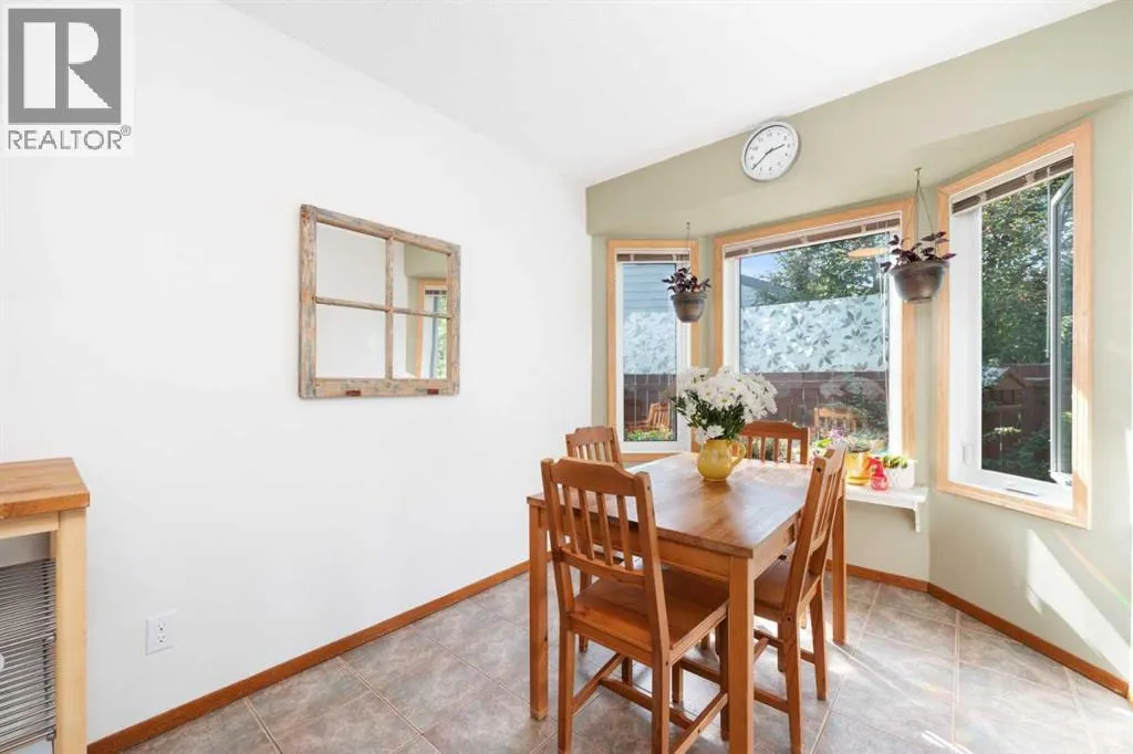 15 Deer Bay SE