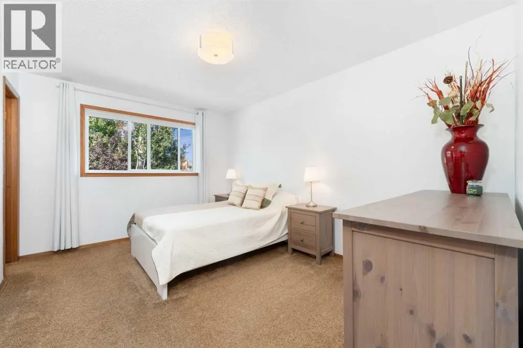 15 Deer Bay SE