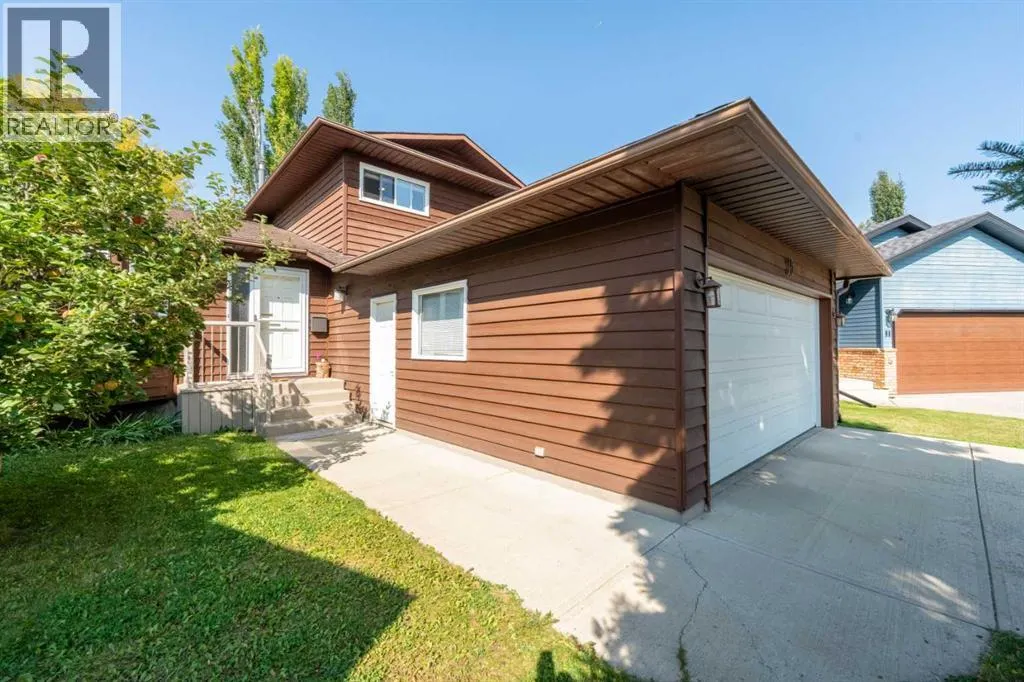 15 Deer Bay SE