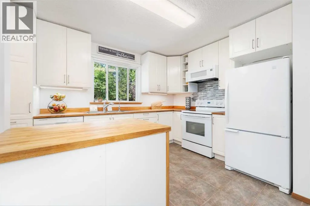 15 Deer Bay SE