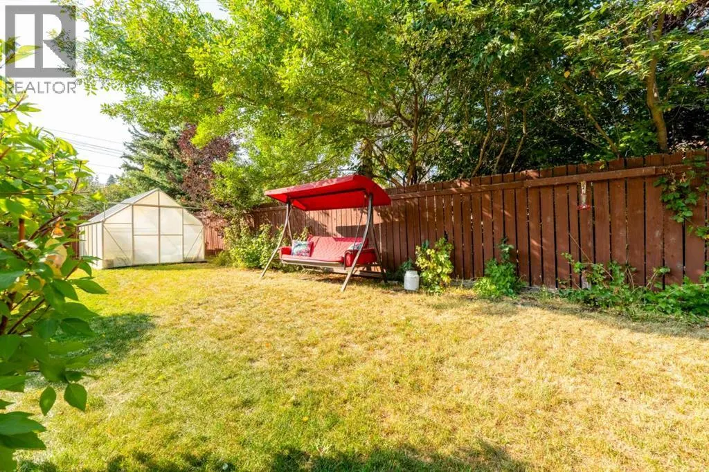 15 Deer Bay SE