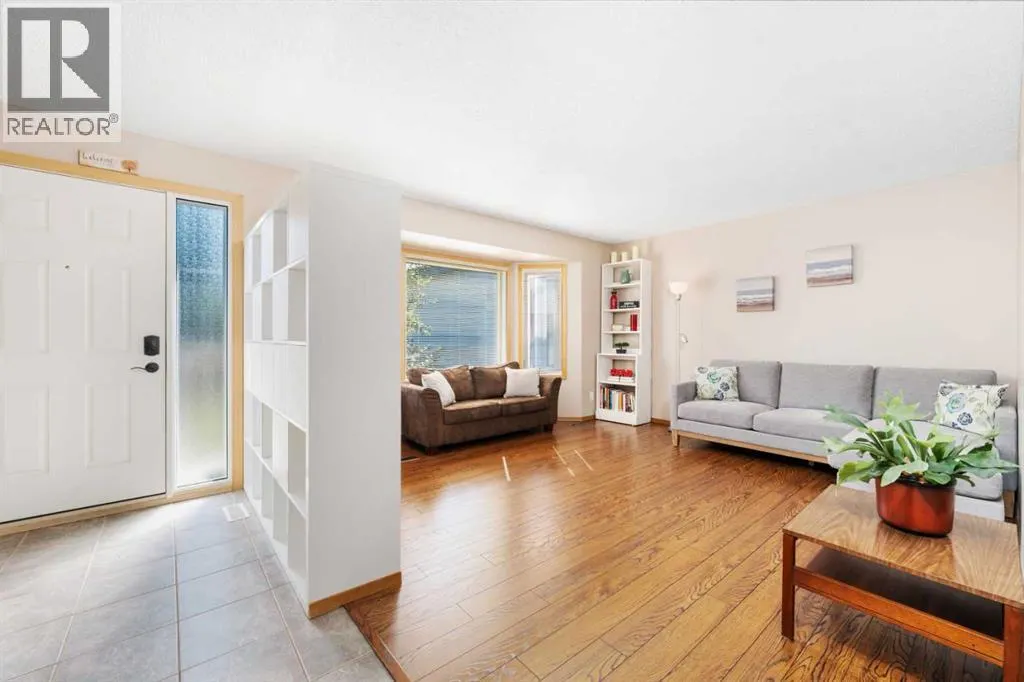 15 Deer Bay SE